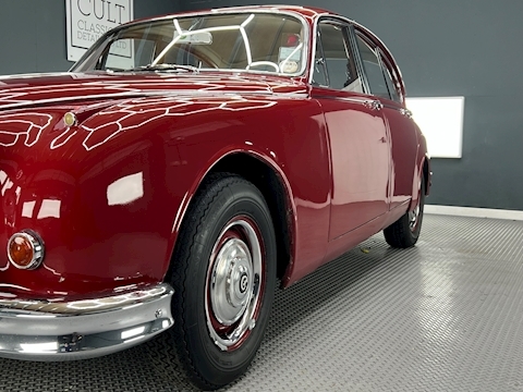V8 2.5 4dr Saloon Automatic Petrol