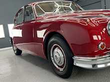 Daimler 250 V8 