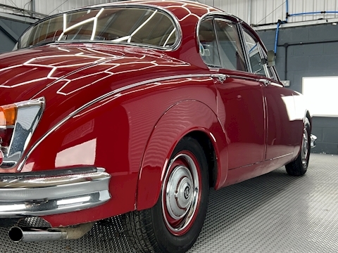 V8 2.5 4dr Saloon Automatic Petrol