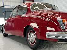 Daimler 250 V8 