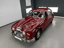 Daimler 250 V8 
