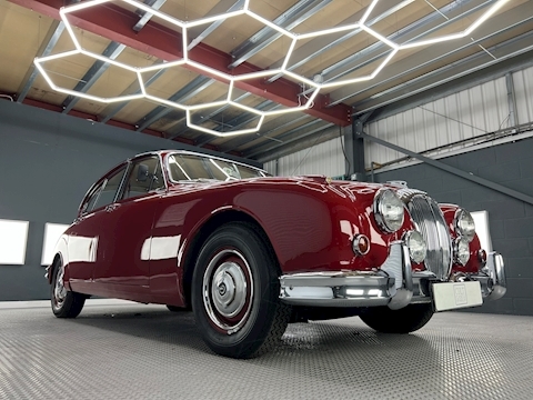 V8 2.5 4dr Saloon Automatic Petrol
