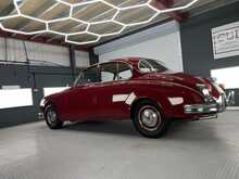 Daimler 250 V8 