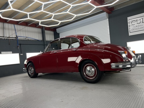 V8 2.5 4dr Saloon Automatic Petrol