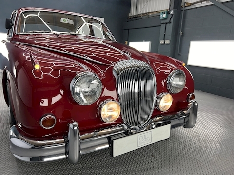 V8 2.5 4dr Saloon Automatic Petrol