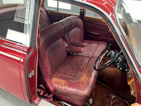 V8 2.5 4dr Saloon Automatic Petrol