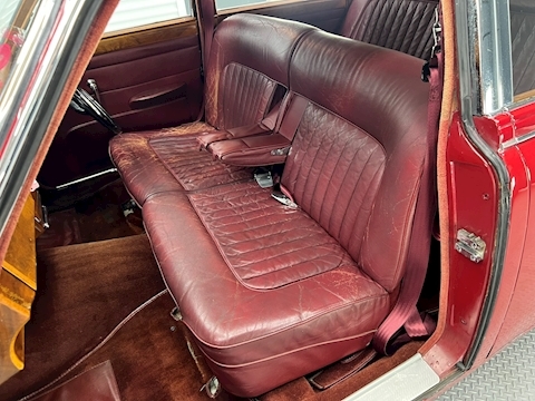 V8 2.5 4dr Saloon Automatic Petrol