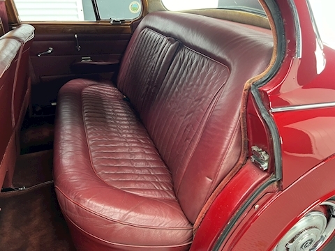 V8 2.5 4dr Saloon Automatic Petrol