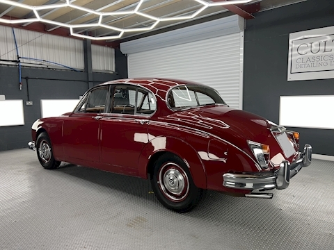 V8 2.5 4dr Saloon Automatic Petrol