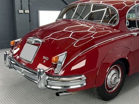 V8 2.5 4dr Saloon Automatic Petrol