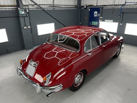 V8 2.5 4dr Saloon Automatic Petrol