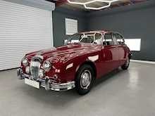 Daimler 250 V8 