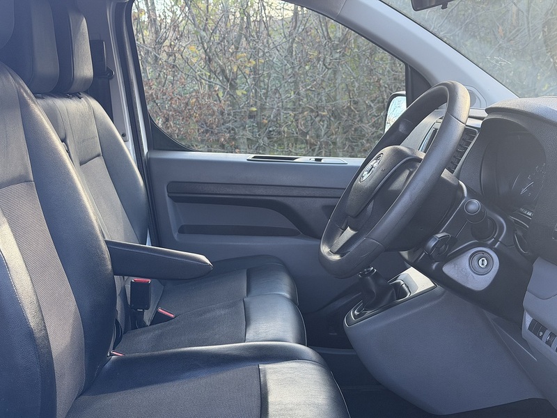 Vauxhall Vivaro Turbo D 2900 Sportive - U404