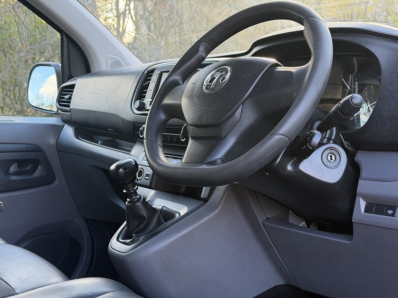 Vauxhall Vivaro Turbo D 2900 Sportive - U404