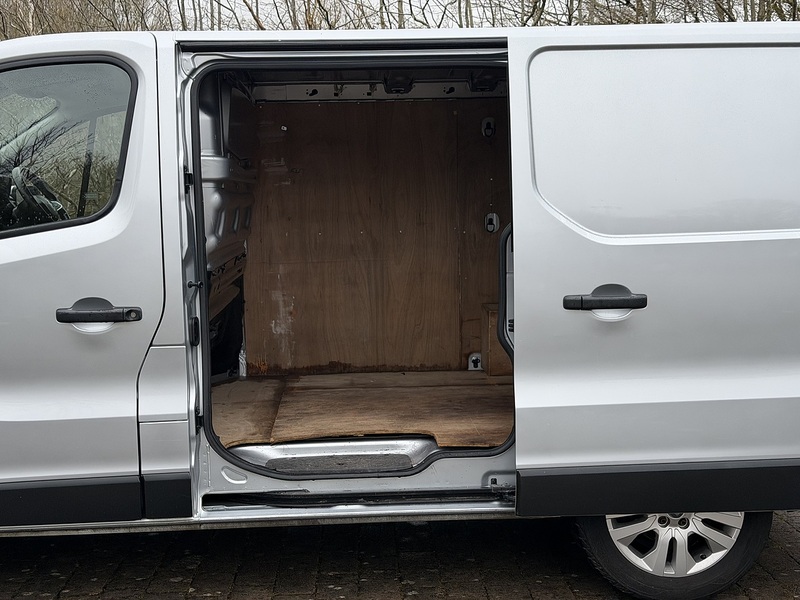 Renault Trafic dCi Blue SL28 Sport - U415