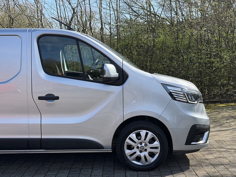 Renault Trafic dCi Blue SL28 Sport - U418