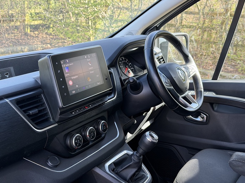 Renault Trafic dCi Blue SL28 Sport - U418