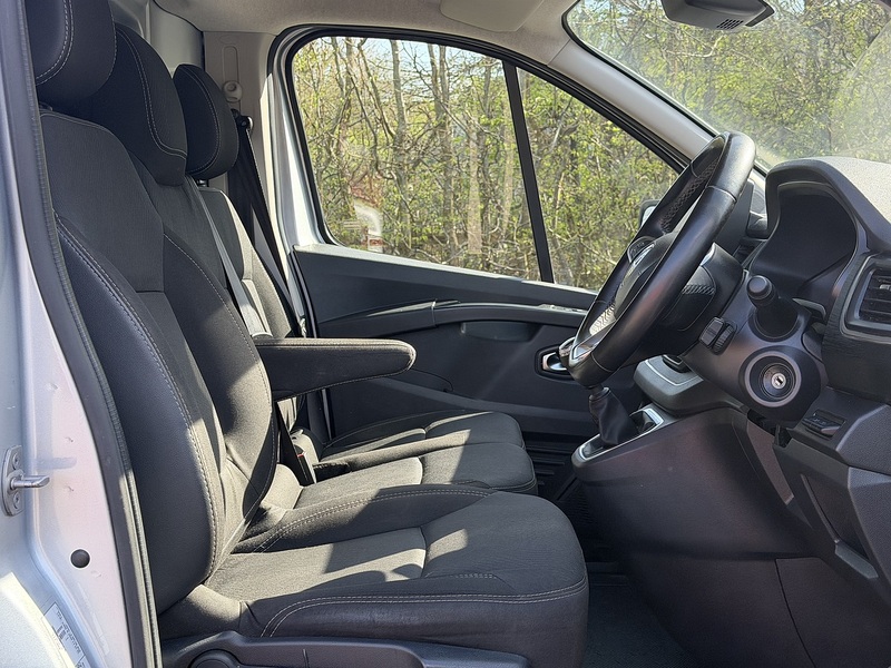 Renault Trafic dCi Blue SL28 Sport - U418
