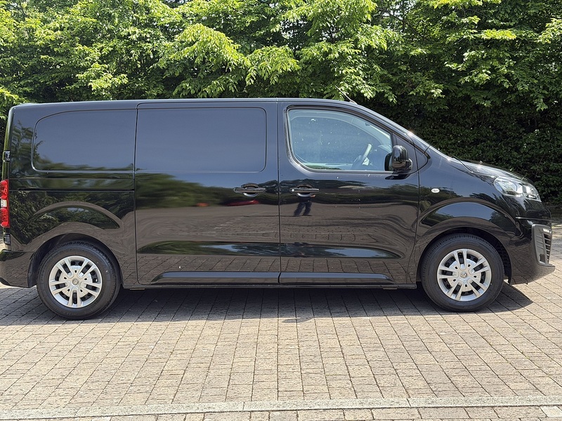 Vauxhall Vivaro Turbo D 2700 Sportive - U433