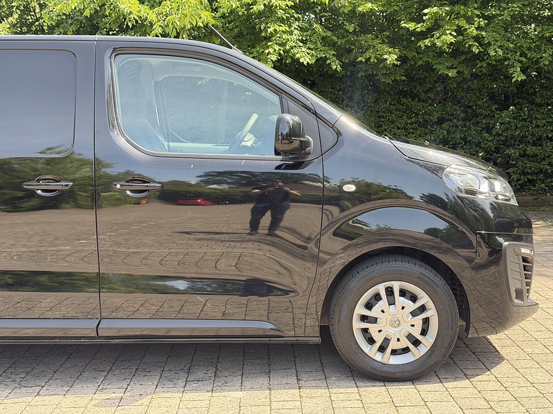 Vauxhall Vivaro Turbo D 2700 Sportive - U433