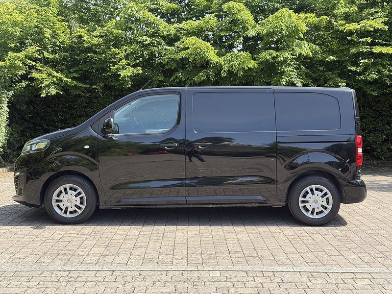 Vauxhall Vivaro Turbo D 2700 Sportive - U433