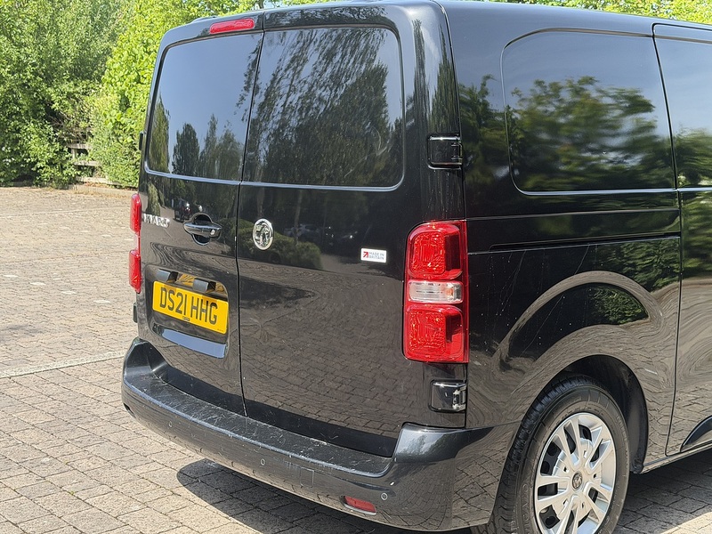 Vauxhall Vivaro Turbo D 2700 Sportive - U433