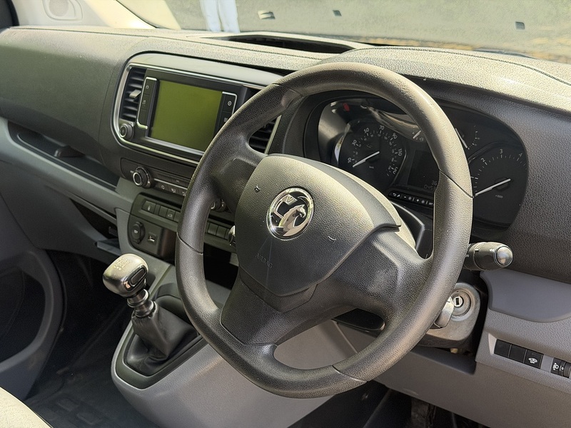 Vauxhall Vivaro Turbo D 2700 Sportive - U433