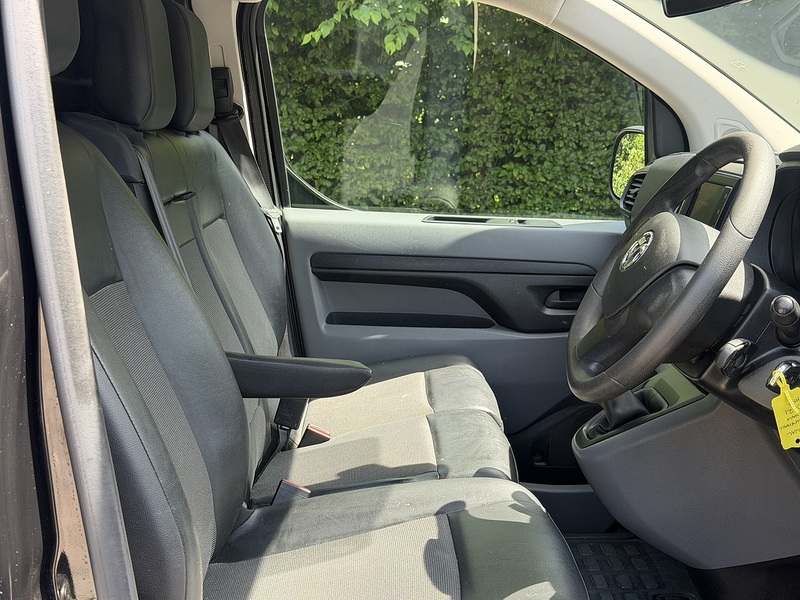Vauxhall Vivaro Turbo D 2700 Sportive - U433