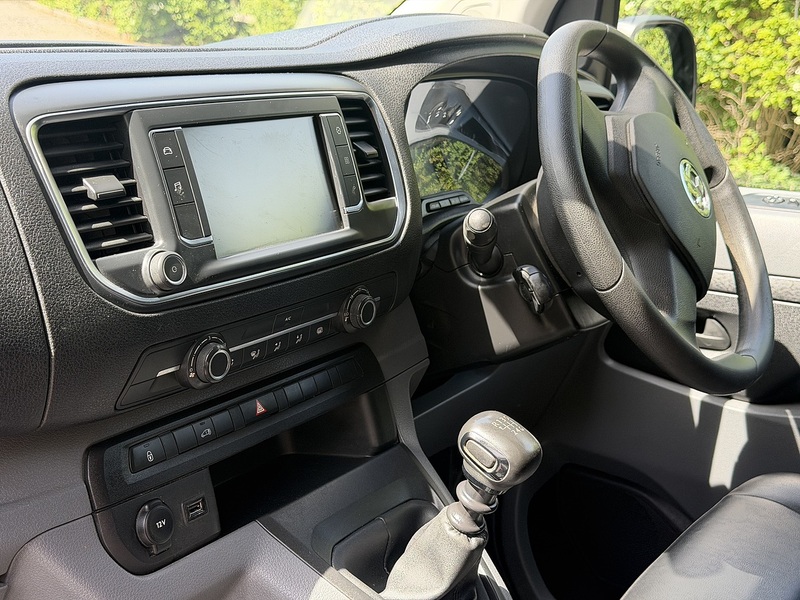 Vauxhall Vivaro Turbo D 2700 Sportive - U433