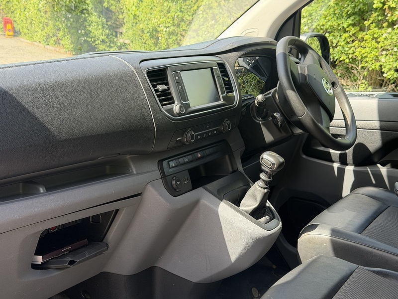 Vauxhall Vivaro Turbo D 2700 Sportive - U433