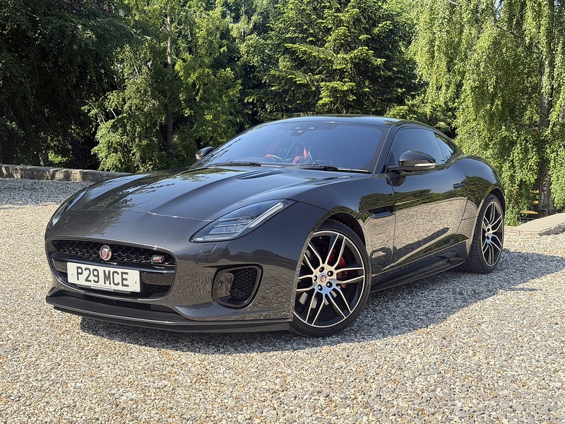 Jaguar F-Type V6 Chequered Flag - U436