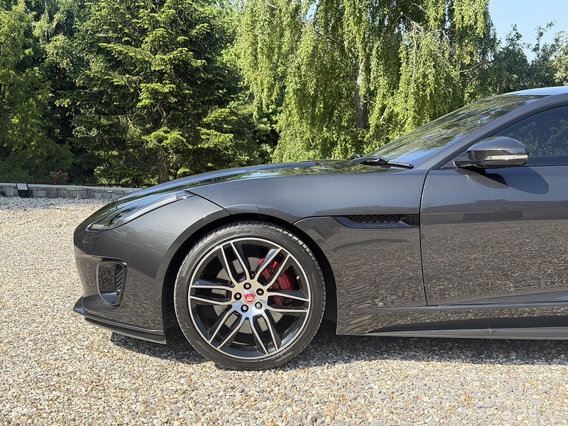 Jaguar F-Type V6 Chequered Flag - U436