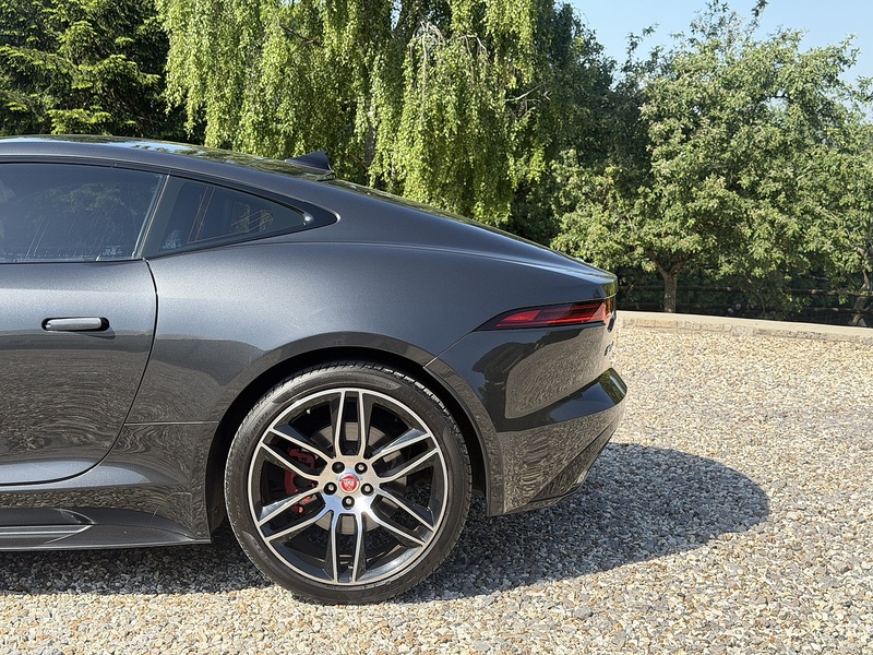 Jaguar F-Type V6 Chequered Flag - U436