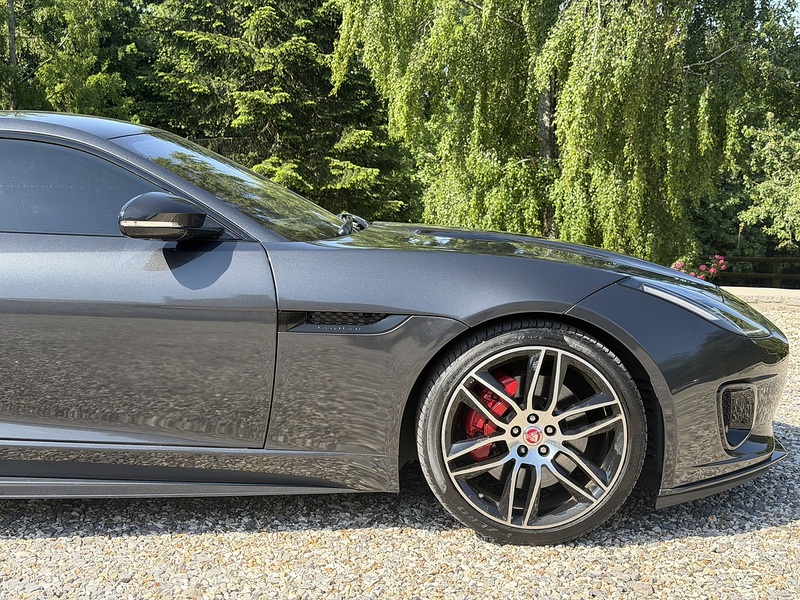 Jaguar F-Type V6 Chequered Flag - U436