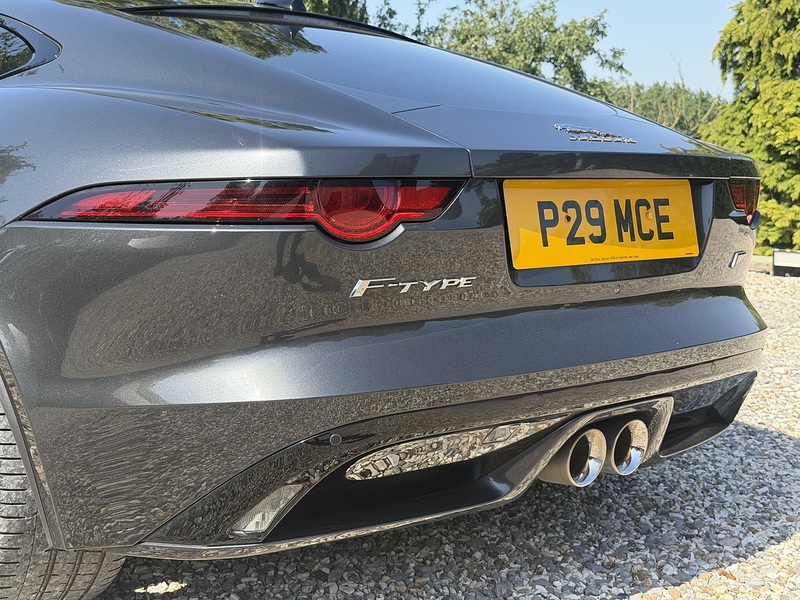 Jaguar F-Type V6 Chequered Flag - U436