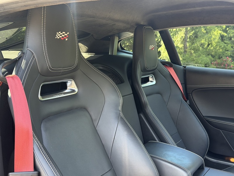 Jaguar F-Type V6 Chequered Flag - U436
