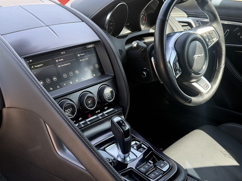 Jaguar F-Type V6 Chequered Flag - U436
