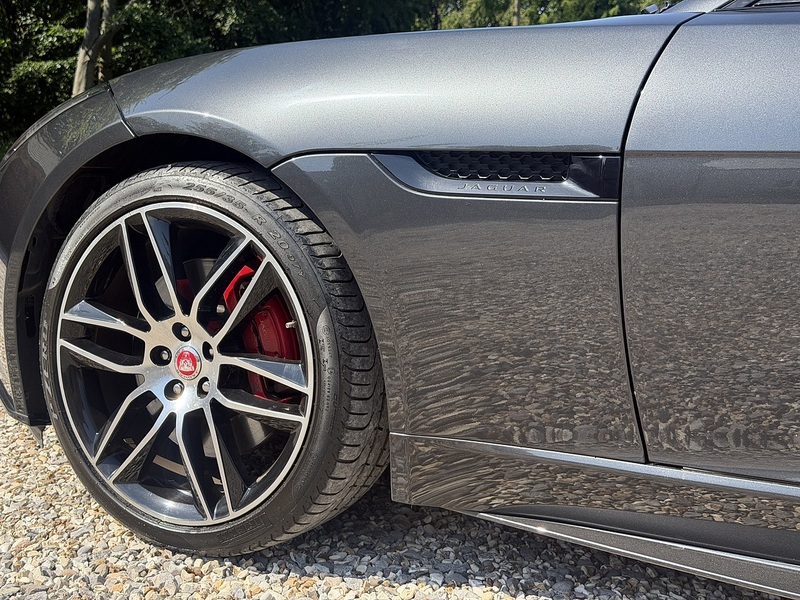 Jaguar F-Type V6 Chequered Flag - U436