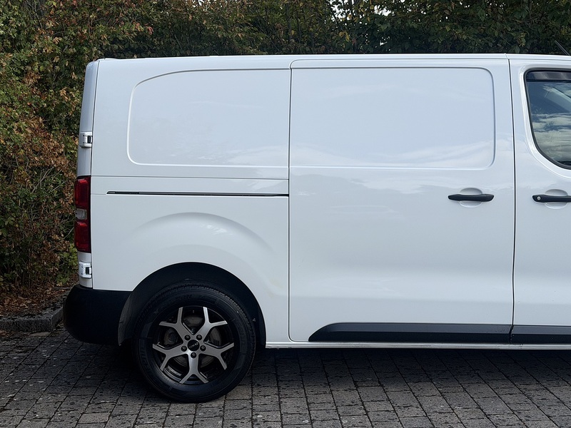 Peugeot Expert BlueHDi 1400 Professional - U458