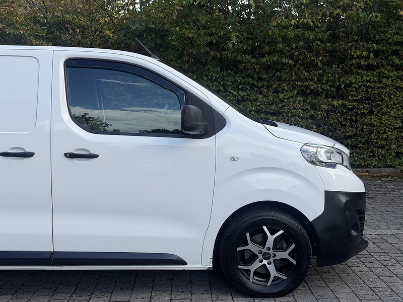 Peugeot Expert BlueHDi 1400 Professional - U458