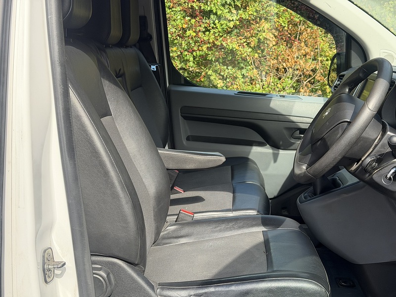 Peugeot Expert BlueHDi 1400 Professional - U458