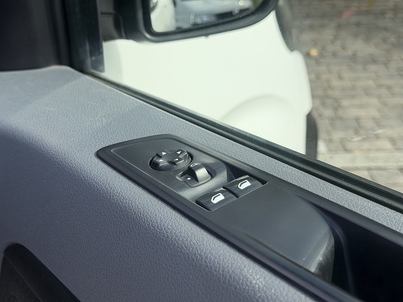 Peugeot Expert BlueHDi 1400 Professional - U458