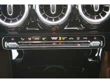 Mercedes-Benz CLA CLA180 AMG Line 