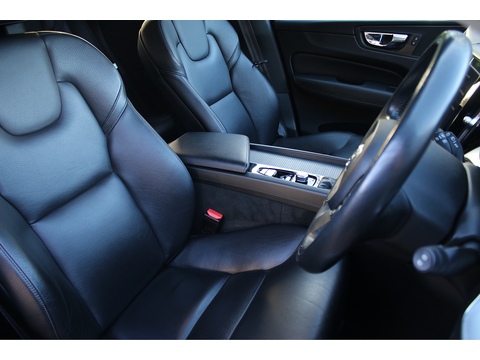 2.0 D4 Momentum SUV 5dr Diesel Auto AWD Euro 6 (s/s) (190 ps)