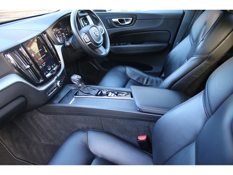 2.0 D4 Momentum SUV 5dr Diesel Auto AWD Euro 6 (s/s) (190 ps)