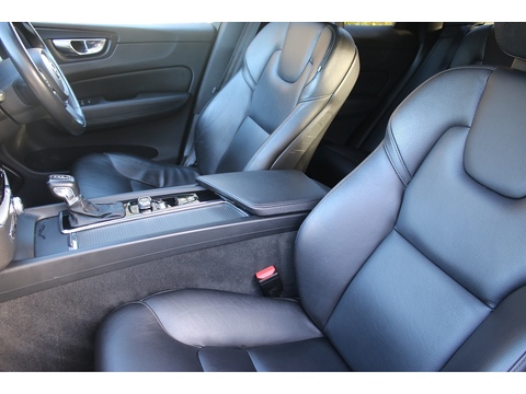 2.0 D4 Momentum SUV 5dr Diesel Auto AWD Euro 6 (s/s) (190 ps)