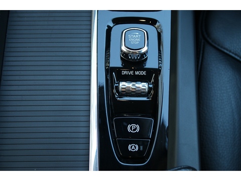 2.0 D4 Momentum SUV 5dr Diesel Auto AWD Euro 6 (s/s) (190 ps)