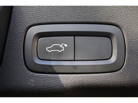 2.0 D4 Momentum SUV 5dr Diesel Auto AWD Euro 6 (s/s) (190 ps)