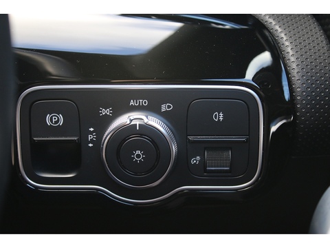 1.3 A180 Sport (Executive) Hatchback 5dr Petrol Manual Euro 6 (s/s) (136 ps)