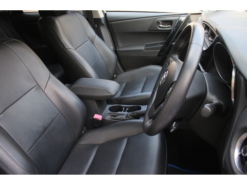 1.8 VVT-h Excel Touring Sports 5dr Petrol Hybrid CVT Euro 6 (s/s) (136 ps)